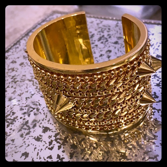 CC Skye Cuff - Picture 1 of 6